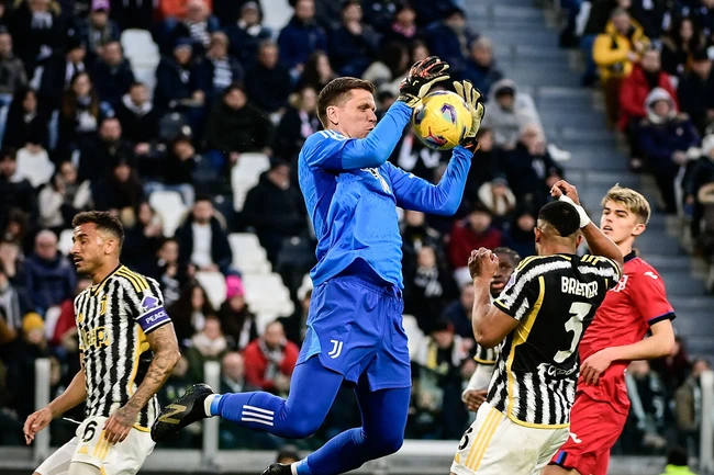 Szczesny chuẩn bị ra mắt Barca - Ảnh 1.